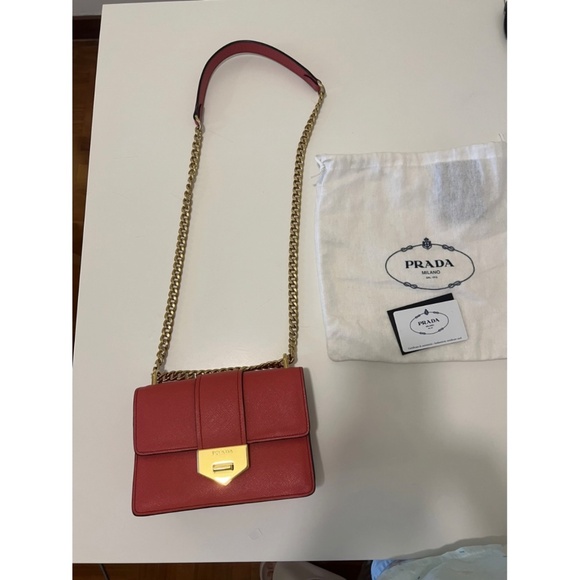 Prada purse - Picture 3 of 9